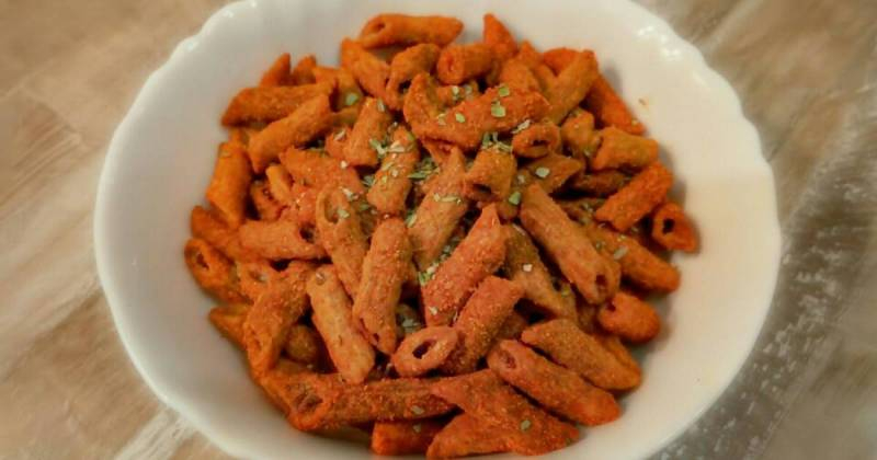 
Какие на вкус чипсы из макарон, новый кулинарный тренд в TikTok завоевал миллионы почитателей                