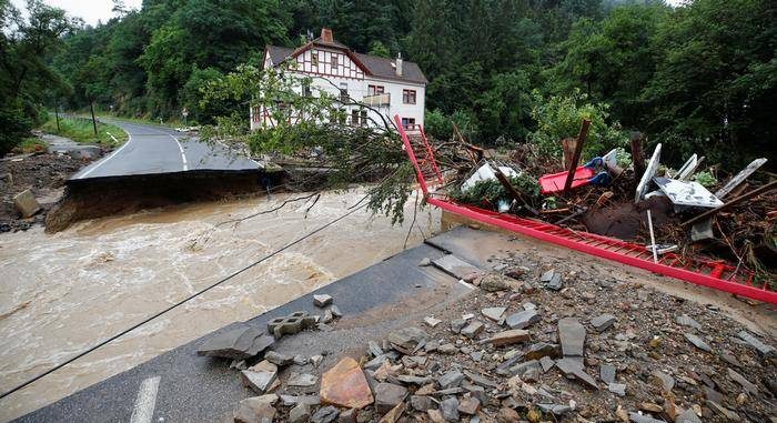
В Германии число жертв от наводнения превысило 150 человек                