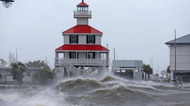 
Природные аномалии 2021 продолжаются в мире: на США обрушился сильнейший ураган                
