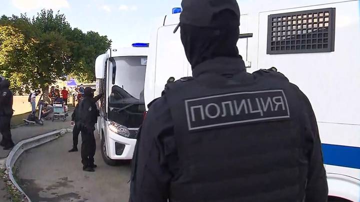 
Мэр Москвы заявил о депортации более 200 мигрантов после массовых драк                