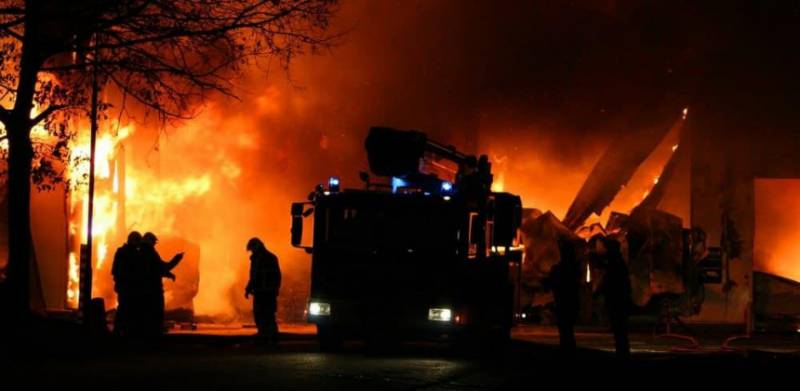 
Греция горит все сильнее, власти продолжают эвакуировать туристов и жителей некоторых провинций                