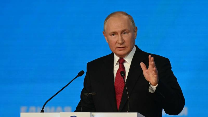 
Путин рекомендовал чиновникам проиндексировать зарплату военных на уровне выше инфляции                