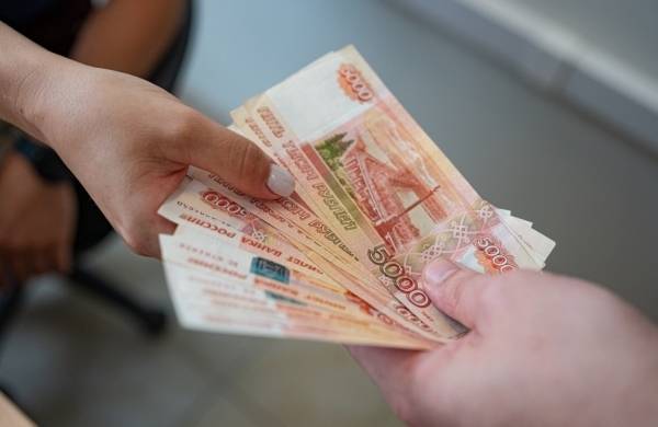 
Выплата 15 тысяч рублей в 2021 году: получат ли пенсионеры МВД материальную помощь                