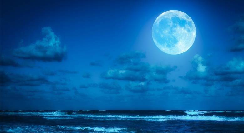 
Осетровое Полнолуние или Голубая Луна 22 августа 2021 года: в чем особенности небесного события                