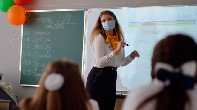 
Должны ли учителя носить маски в новом учебном году                