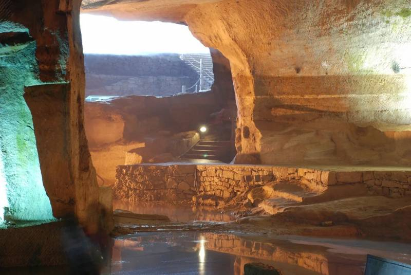 
«Девятое чудо света» из Китая: загадки пещерного комплекса Лонгью                