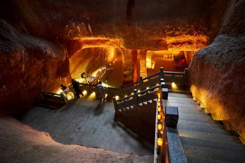 
«Девятое чудо света» из Китая: загадки пещерного комплекса Лонгью                
