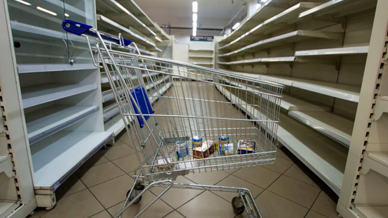 За год в России работу прекратили треть супермаркетов «Ашан»