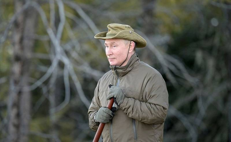 
Обычный отдых: в Сети опубликованы кадры отдыха Путина и Шойгу в Сибири                