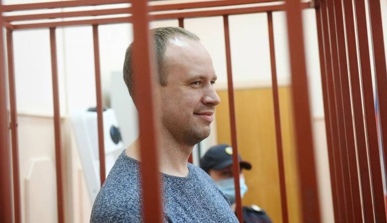 
Депутаты от КПРФ просят отпустить Андрея Левченко под домашний арест                
