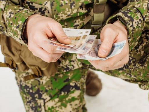 
Что известно о повышении денежного довольствия военнослужащим в 2021 году                