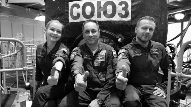 
Настоящий «Вызов»: почему для съемок фильма в космосе выбрали Клима Шипенко и Юлию Пересильд                
