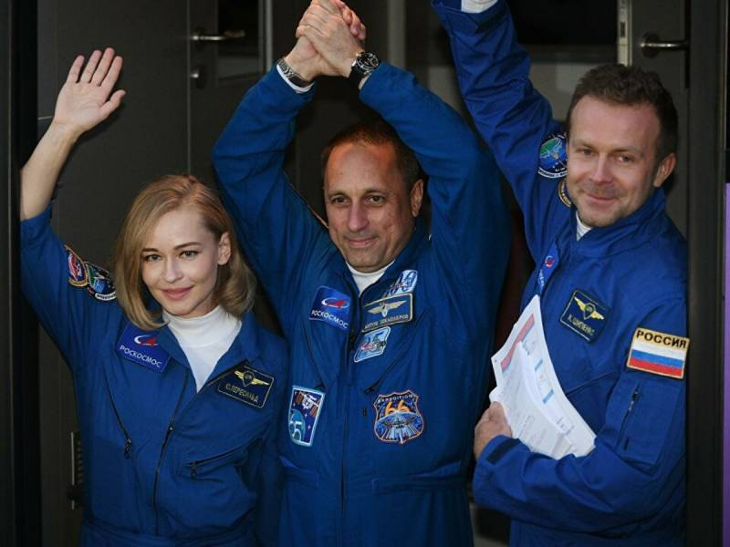 
Клим Шипенко и Юлия Пересильд успешно отправились в космос 5 октября 2021 года                