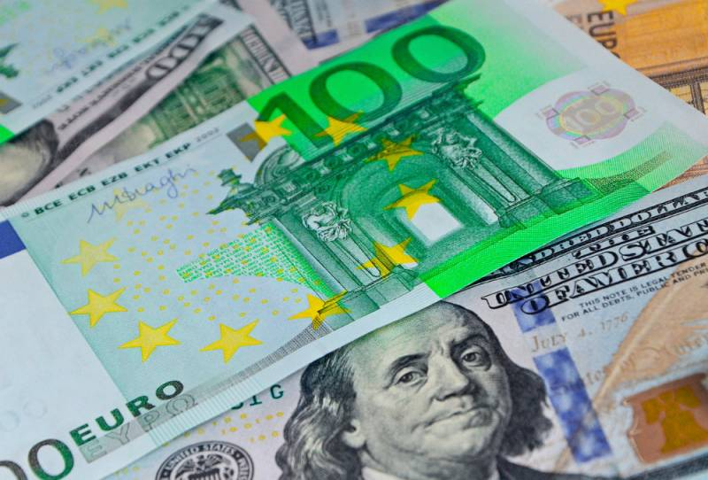 
Сколько еще будет укрепляться рубль: стоит ли ждать резкого подорожания доллара и евро                
