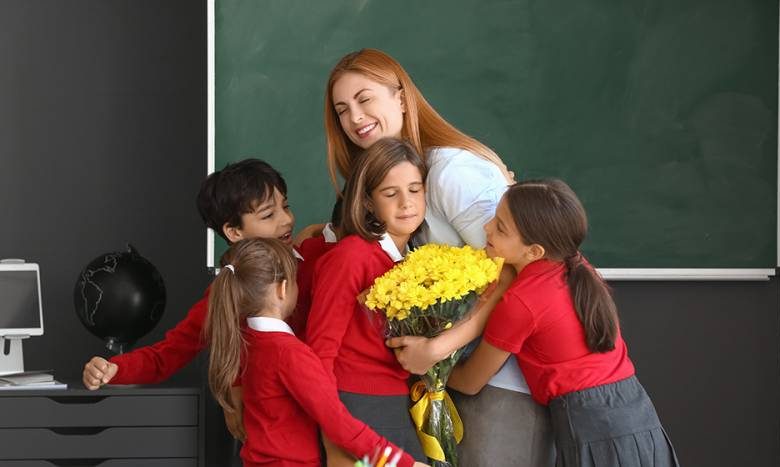 
Когда День учителя в России в 2021 году                