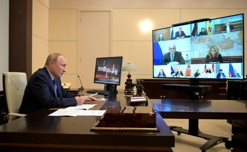 
В этот раз ноябрь: в России опять ввели нерабочие дни из-за ковида                