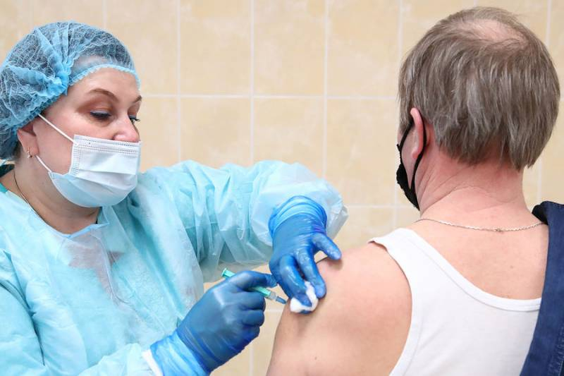 
Пенсионеры в Москве получат по 10 тысяч рублей за вакцинацию от ковида                