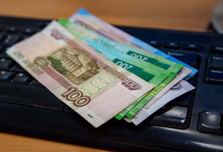 
В ЦБ рассказали, когда поступит в обращение новая 100-рублевая банкнота                