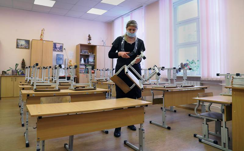 
Школы РФ уходят на длительные каникулы из-за COVID-19, как будут отдыхать в ноябре 2021 года                