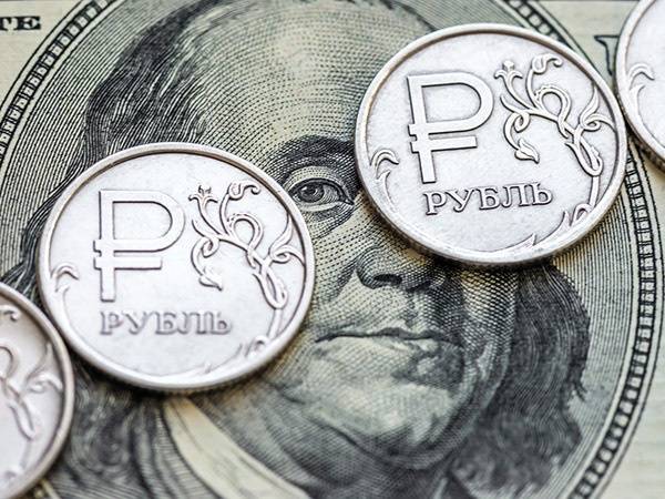
Финансовые аналитики дали прогноз по курсу рубля на ближайшее время: рухнет российская валюта или нет                