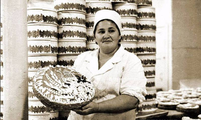
Сладкая легенда СССР: факты и мифы, связанные с созданием «Киевского» торта                