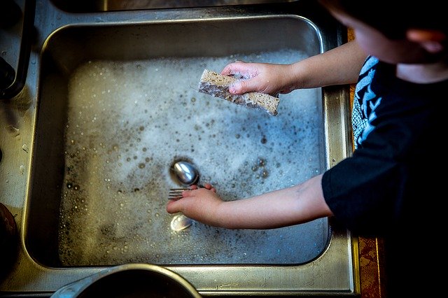 Неправильное мытье посуды может вызвать онкологию