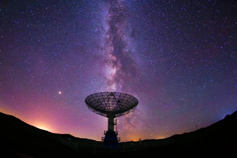 
Привет из космоса: астрономы продолжают фиксировать странные сигналы из центра Млечного Пути                