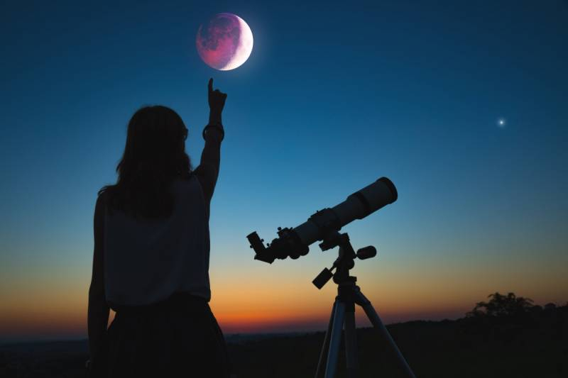 
Астролог назвала три знака зодиака, на которых больше всего повлияет лунное затмение 19 ноября 2021 года                