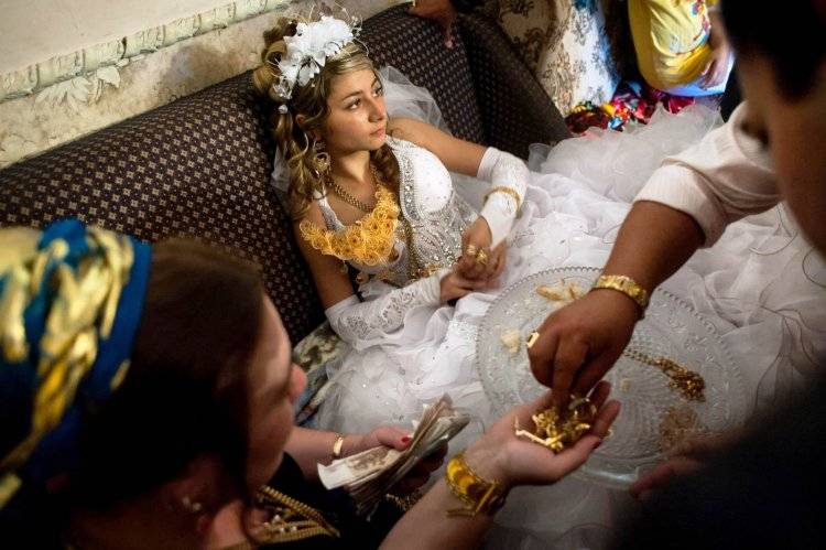 
Семь цыганских обычаев из повседневной жизни, традиции проведения свадеб и похорон                