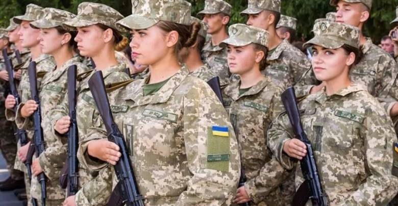 
В Украине женщин обязали стать на военный учет                