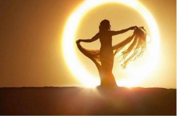 
Солнечное затмение и новолуние 4 декабря 2021 года: какие ритуалы и обряды привлекут счастье и удачу                
