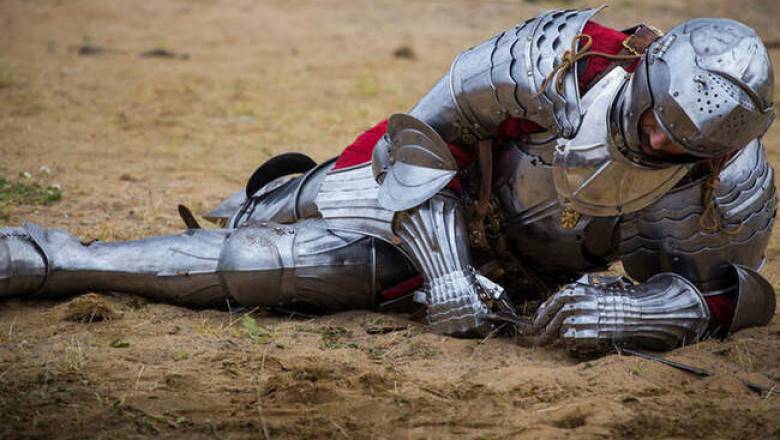
Иллюзия защиты: как в Средние века побеждали рыцарей, с головы до ног закованных в стальные латы                