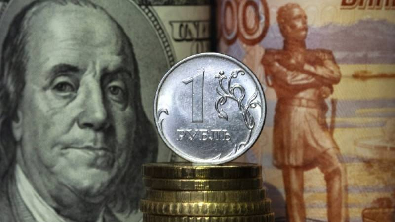 
Санкции США против России могут повлиять на оборот валюты в стране, спрогнозировали в Bloomberg                