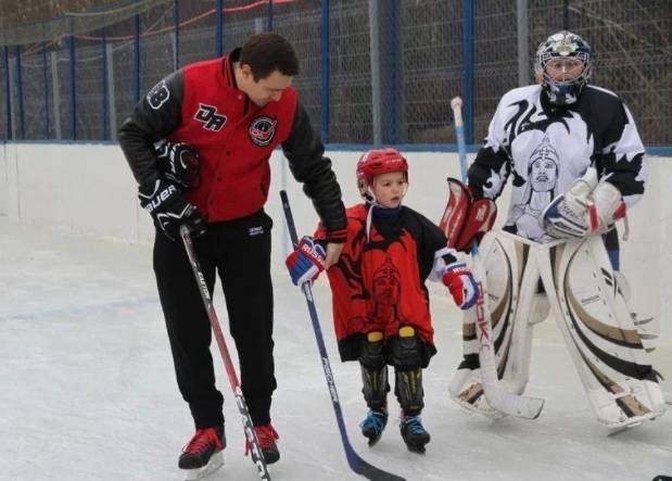 
В московском Строгине отремонтировали два катка для подающих надежды хоккеистов                 