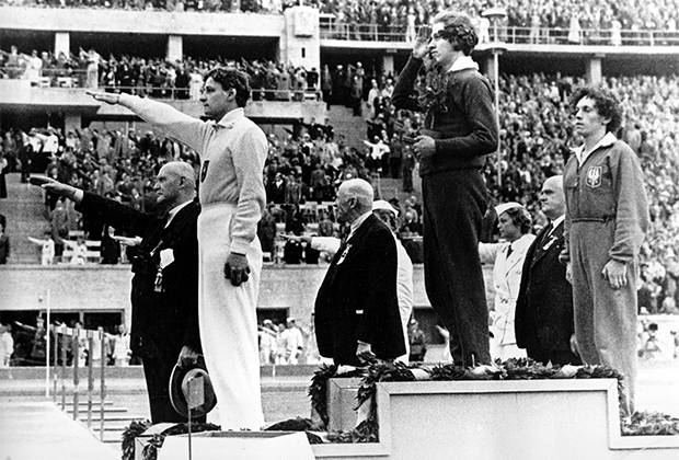 
Чем обернулся для американки Карлы де Врис поцелуй Гитлера во время XI Летних Олимпийских игр                
