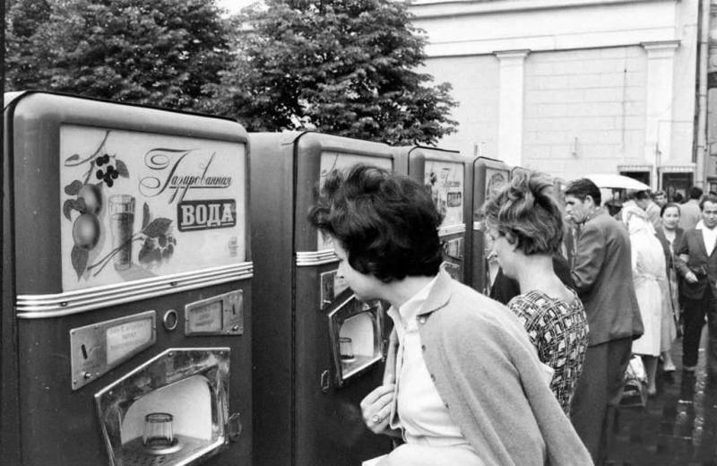 
Как простой советский студент усовершенствовал американские автоматы для продажи газированной воды                
