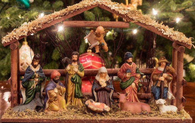 
Гадания и традиции Рождественского сочельника 24 декабря 2021 года                