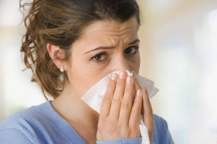 
Полезно ли промывать нос солевым раствором и почему при простуде нужно обратиться к врачу                