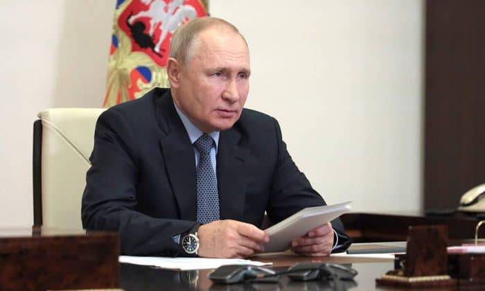 
Будут выплаты или нет и кто получит от Путина по 15 000 рублей                
