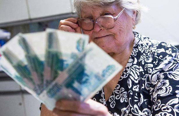 
Смогут ли пенсионеры рассчитывать на 10 тысяч рублей единовременного пособия в январе                