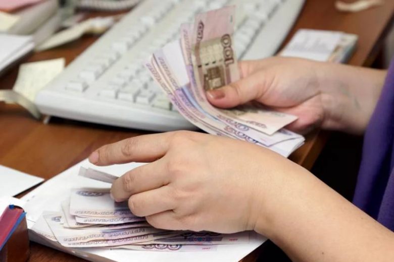 
Российские компании заявили о готовности индексировать зарплаты работников в 2022 году                
