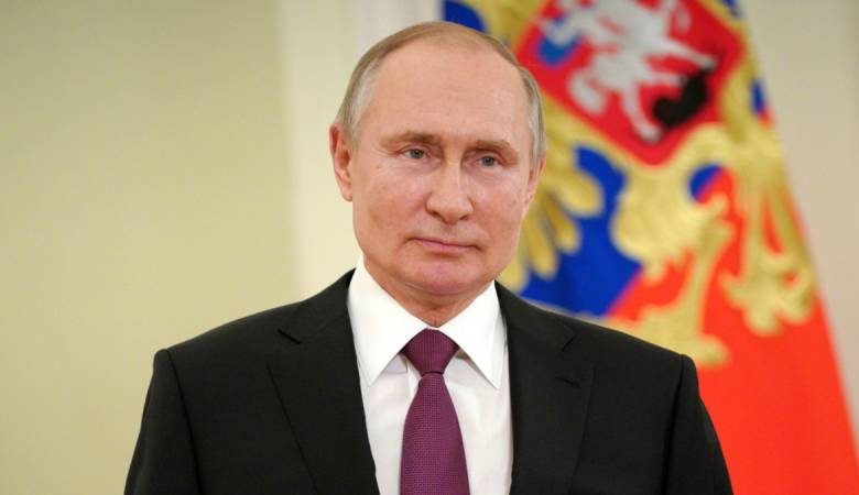 
Владимир Путин поздравил россиян с Днем защитника Отечества                