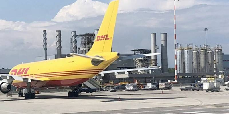 
Компания DHL приостановила перевозки в России                