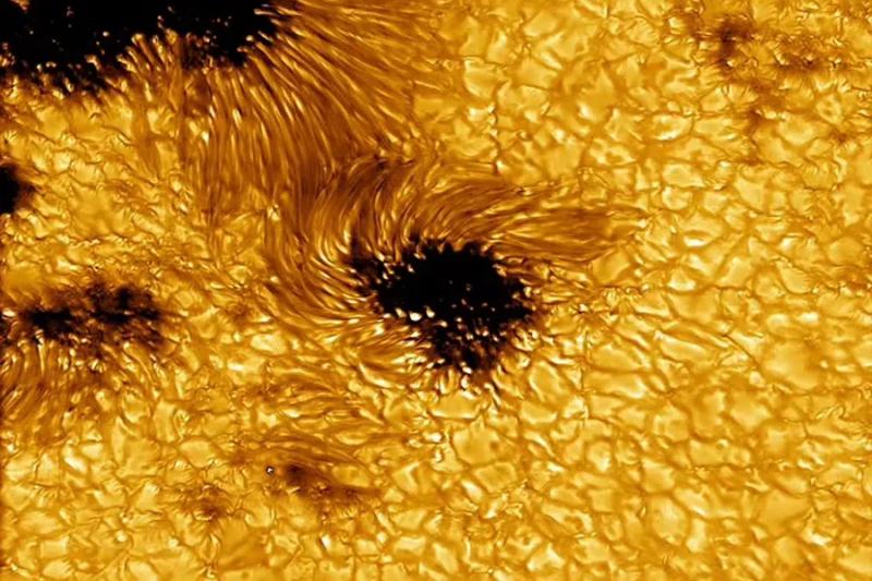 Гигантское солнечное пятно размером с Землю обнаружено в атмосфере Солнца: шкала магнитных бурь — расписание активности на март