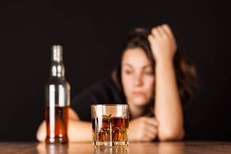 
Врач предупредила о самом опасном виде алкоголизма                