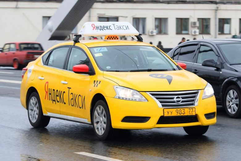 
Ранее судимым водителям запретят работать в такси: новые правила                