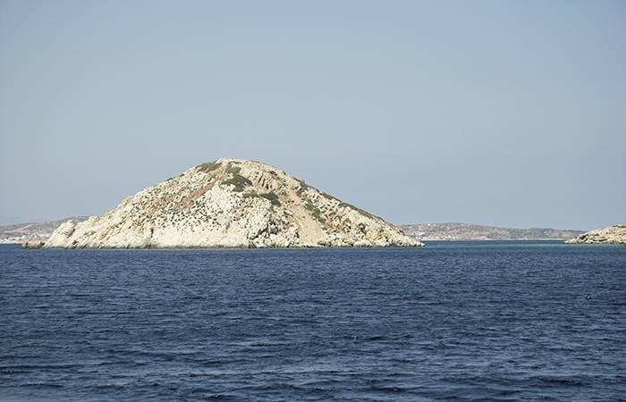 
Археологи обнаружили в Эгейском море таинственный остров. Оказывается, греки строили пирамиды                
