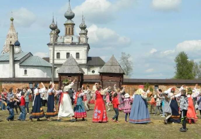 
Для чего в народный праздник Юрьев день, 6 мая, на Руси украшали овец цветами                