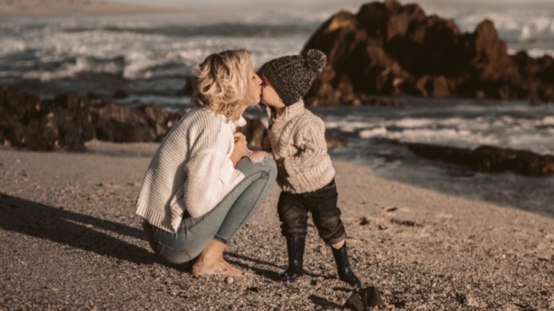 Могут ли родители целовать своих детей в губы