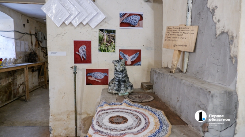 Зачем искусство голубям: в Челябинске выставили арт-объекты для птиц